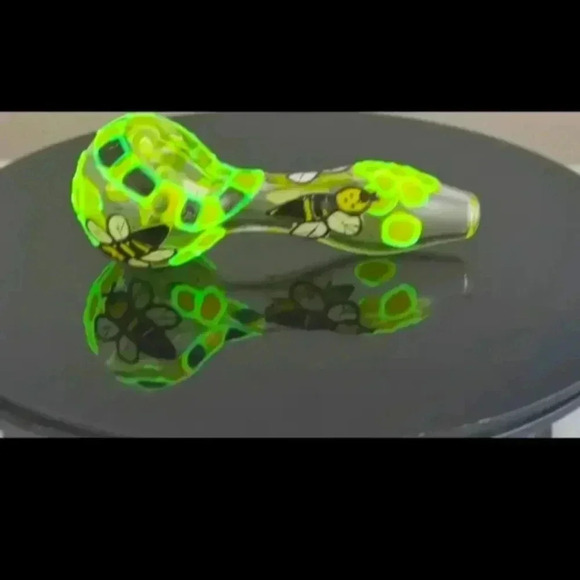 1pc..Bumble bee art piece..glows..NWT.. - Picture 6 of 7